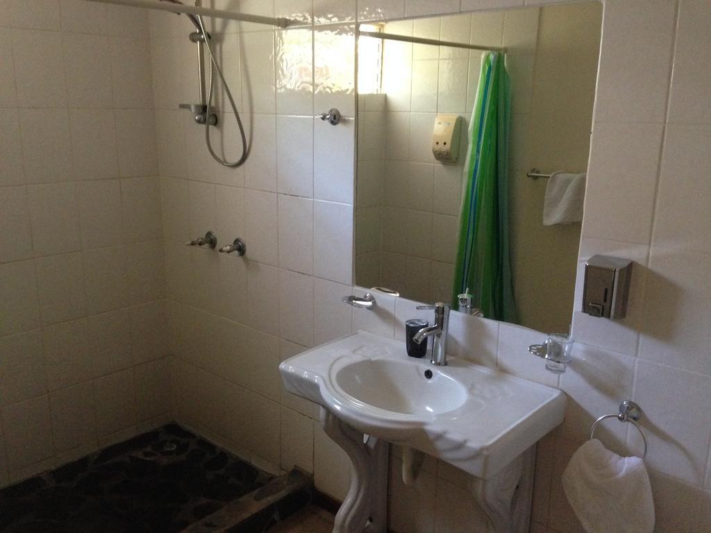 Dushi Vida Country Inn Alajuela Chambre photo